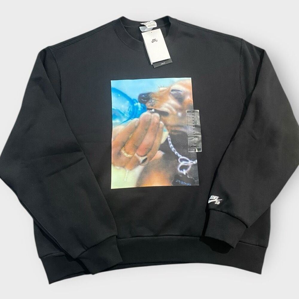 Nike Unisex SB Skate “Dog Water”Fleece Crew Sweatshirt size Medium HQ3037-010
